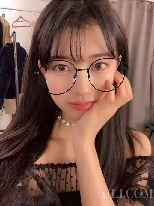 宿舍眼镜妹吃瓜视频自取,揭秘校园生活趣味瞬间