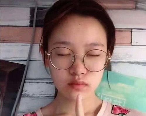 宿舍眼镜妹吃瓜视频自取,揭秘校园生活趣味瞬间