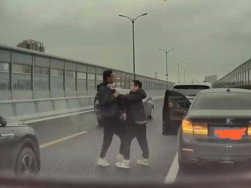 重庆宝马吃瓜事件视频,一场引发热议的网络风波