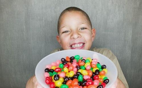 妈妈吃瓜小男孩的糖果视频,温馨互动萌翻网友