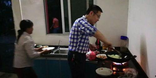 女党员吃瓜事件视频,网络舆论下的形象危机与反思