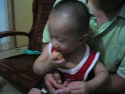 七个月宝宝吃哈密瓜视频,七个月宝宝品尝哈密瓜的甜蜜瞬间