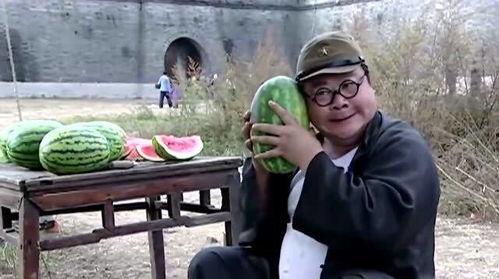 大型记者吃瓜瞬间视频下载,揭秘幕后花絮