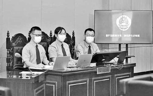 东北庭审法官吃瓜视频,网络热议背后的法庭奇观