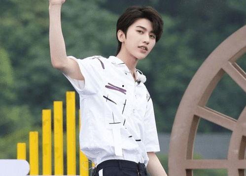 奔跑吧蔡徐坤吃瓜视频,揭秘明星幕后趣事