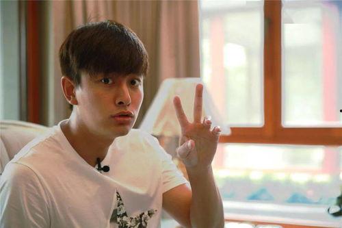 王源吃瓜陆虎叫嫂子视频,兄弟情深，互动甜蜜