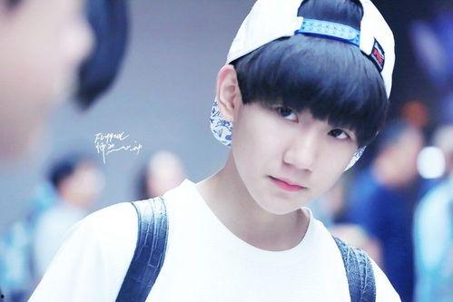 王源吃瓜陆虎叫嫂子视频,兄弟情深，互动甜蜜