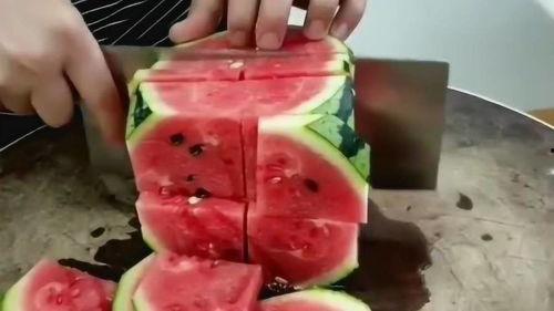 吃瓜吃到自己家里的视频,直播中竟发现自家阳台成热门话题