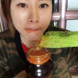 小孩吃凉瓜的视频,小朋友爱上凉瓜的甜蜜时光