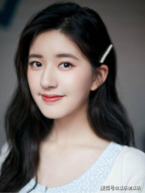 有吃瓜视频的女明星都有谁,揭秘那些热衷于吃瓜的女明星