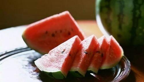 手剥皮吃瓜视频教程,轻松解锁夏日美味新姿势