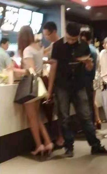 偷拍孩子偷瓜吃的视频,孩子偷瓜吃引网友热议