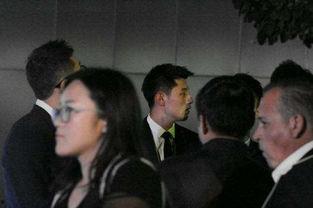 围观看戏吃瓜者视频,吃瓜群众镜头下的戏曲盛宴