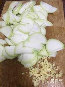 炒蒲瓜要削皮吃吗视频,皮薄肉嫩，去皮食用更佳