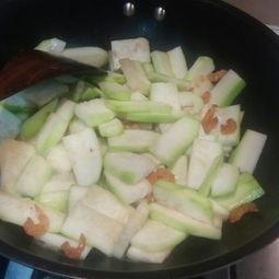 炒蒲瓜要削皮吃吗视频,皮薄肉嫩，去皮食用更佳