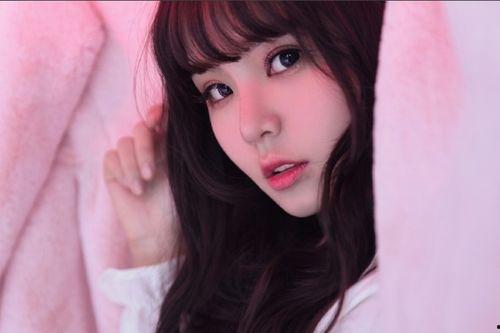 快手吴若希吃瓜视频大全,趣味横生，笑料连连